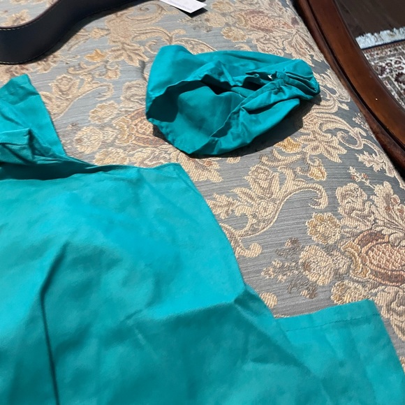 Surgeon Scrubs - Picture 4 of 5